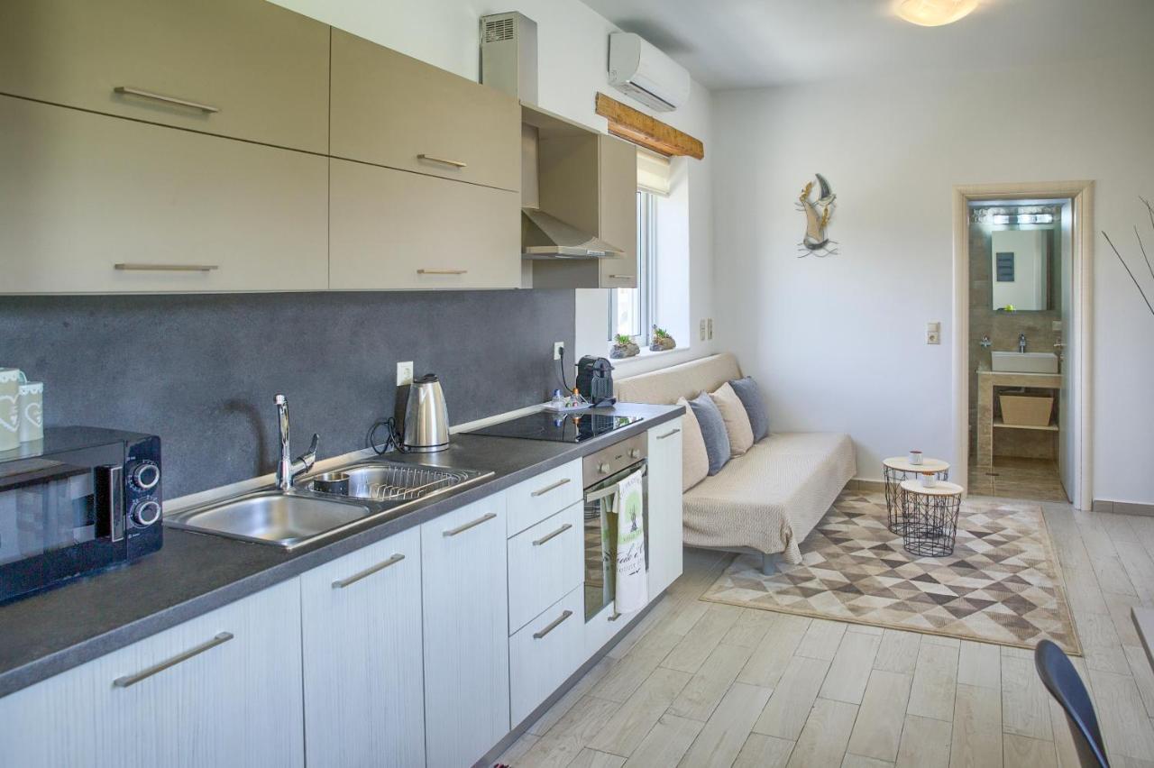G&K Stone Suites Haraki Eksteriør billede